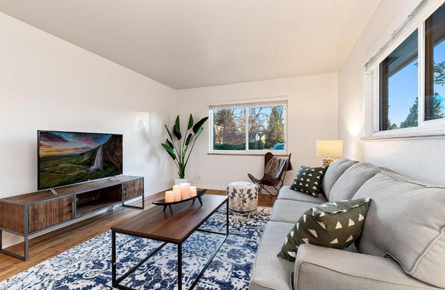 Urban Oasis Near Old Town & PVH - Dog Friendly!