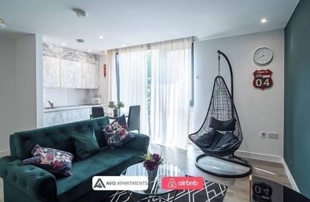 Urban Studio Perfect for City Explorers – APT 20