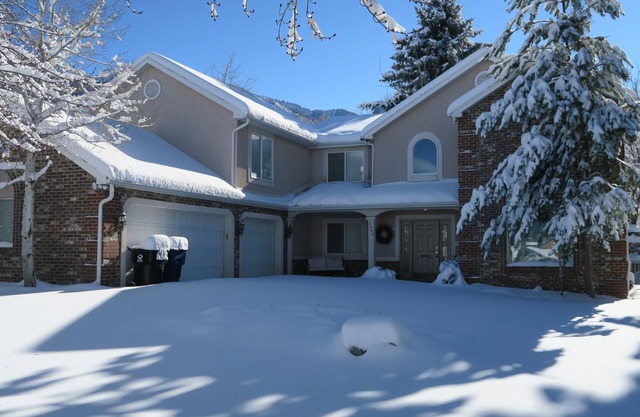 Utah Large Ski Home on access road to Alta/Snowbird- on ski bus route