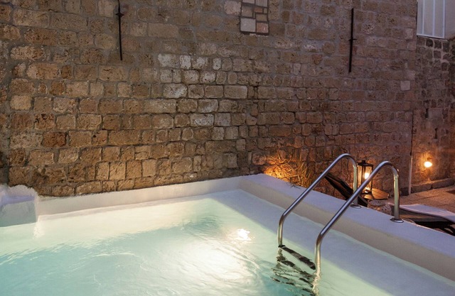 utopia luxury suites
