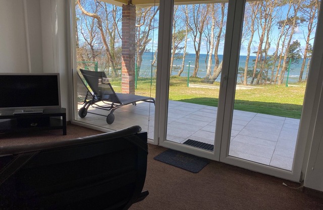 Vacation bungalow with unforgettable sea view for 2 to 4 persons,