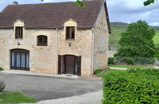 Vacation home in the Périgord Noir facing the chateau of Joséphine BAKER