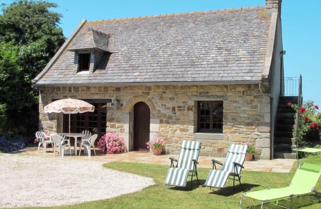 Vacation home Entre Terre et Mer (PLR200) in Plounevez Lochrist - 4 persons, 3 bedrooms