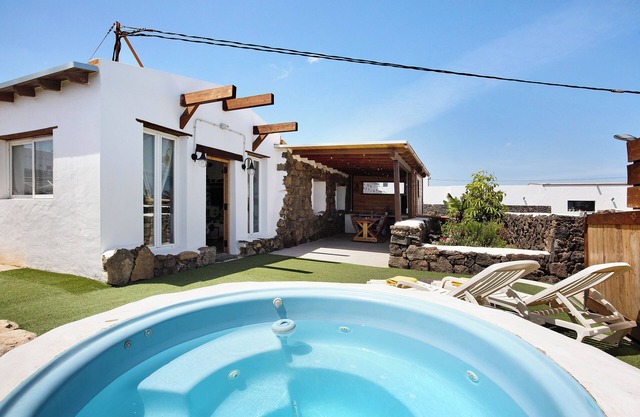 Vacation Home 'Ca Lajares' with Mountain View, Private Terrace and Wi-Fi