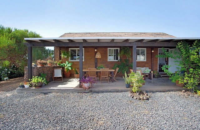 Vacation Home "Casa al Volcán" with Private Garden & Wi-Fi