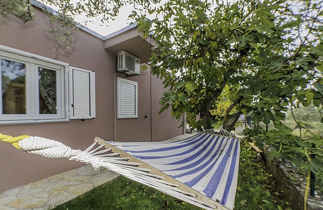 Vacation home close to the beach quiet location all use parking lot garden Sukosan Zadar