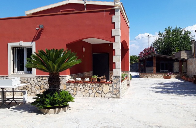 Vacation home for 9 guests with 250m² in Pachino (251003)