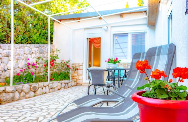 Vacation Home Grill & Chill with 350m2 garden with BBQ