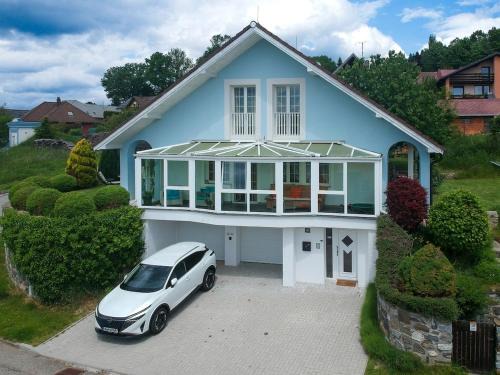 Vacation home, hot tub, lake view, sandy beach
