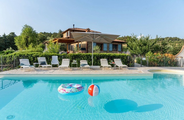 Vacation Home in Paciano with 4 bedrooms sleeps 10