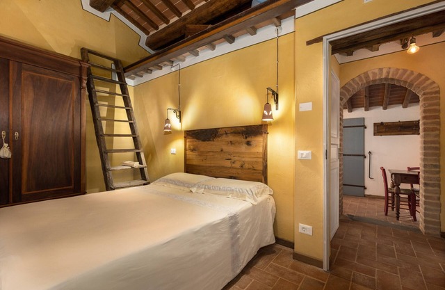 Vacation Home "Casa di Campagna" with Private Terrace & Wi-Fi