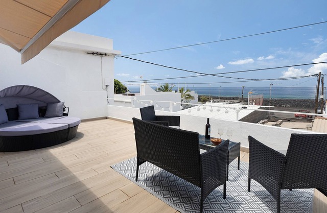 Vacation Home "Uwe" with Sea View, 2 Private Terraces & Wi-Fi