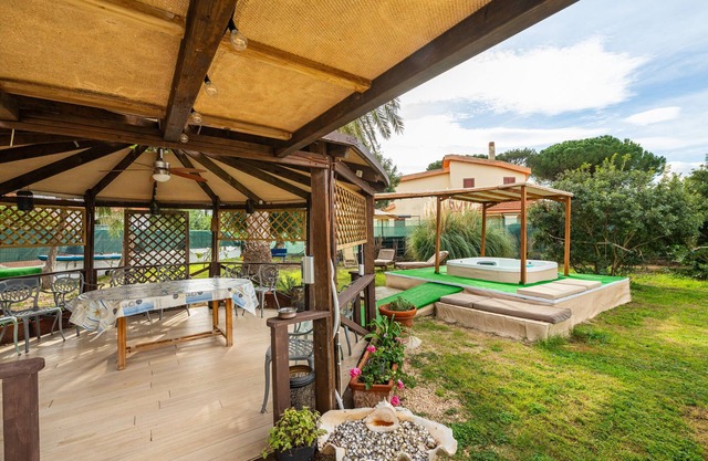 Vacation Home "Villa Diana" with Private Terrace, Private Whirlpool & Wi-Fi