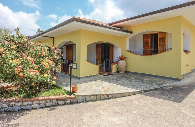 Vacation home with terraces and outdoor area in the middle of the countryside of the Cilento area ne