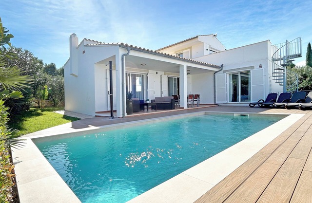 Vacation villa with pool great sea views and mountain views