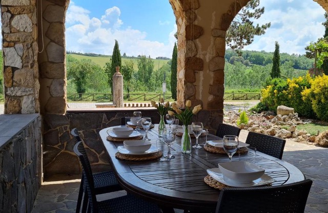 VAL D'ORCIA DELUXE 3 incantevole casa con vista sulle colline, WiFi e parcheggio