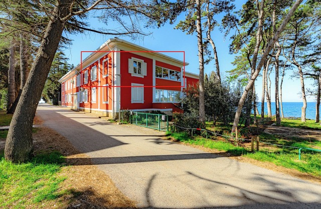 VALDEPIAN house with apartments/Alex APARTMENT