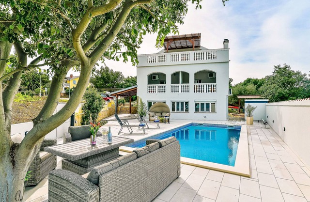 Valentina by Interhome