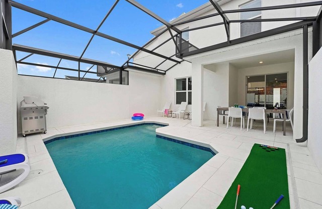 Valerie's Vault | Grand Villa Near Disney w/Robot Theme BR, Full Kitchen, Pool