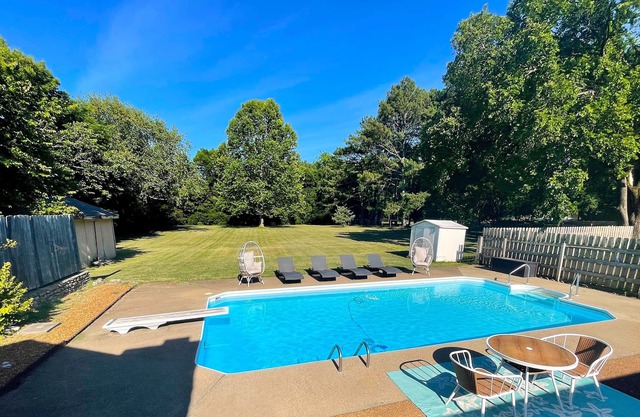 Valley View Rancher in Nashville with Private Pool