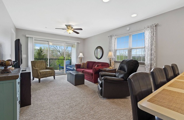 Valley View Retreat | Holiday Hills Branson | Golf Resort | Outdoor Pools