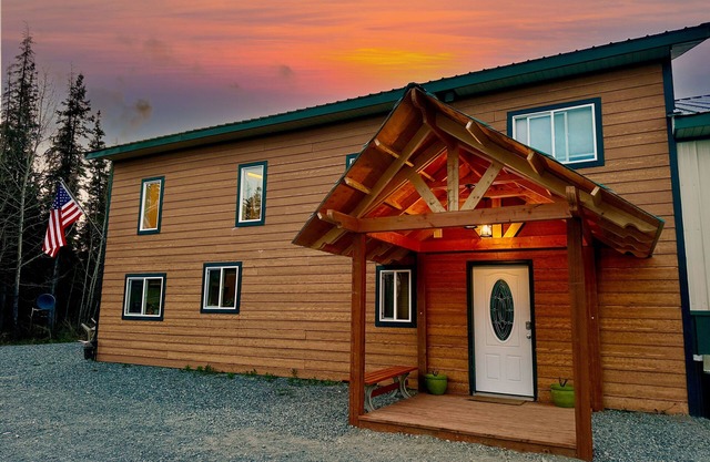 Valley View Retreat - Spacious, beautiful home near river - perfect for families