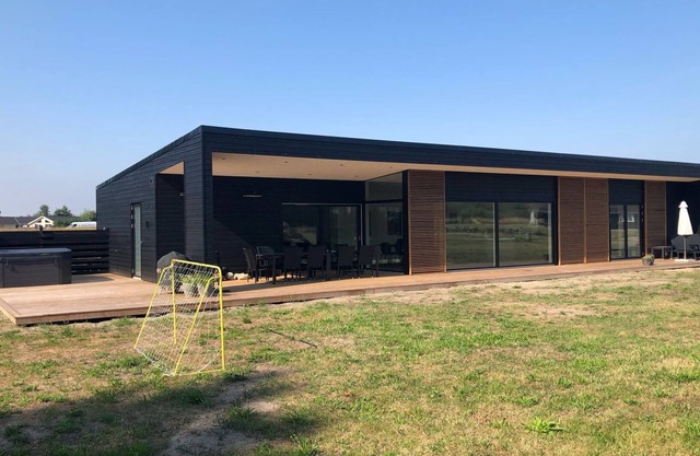 "Vanna" - 1.2km from the sea by Interhome