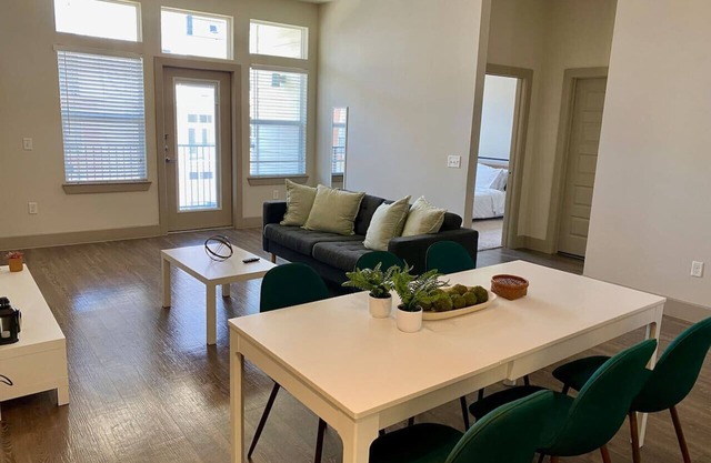 Vargos Longterm Gym pool 2B2B King fully equipped