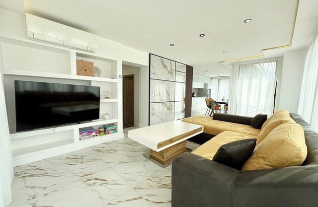 Varna Vista 3BR Apartment Free Parking