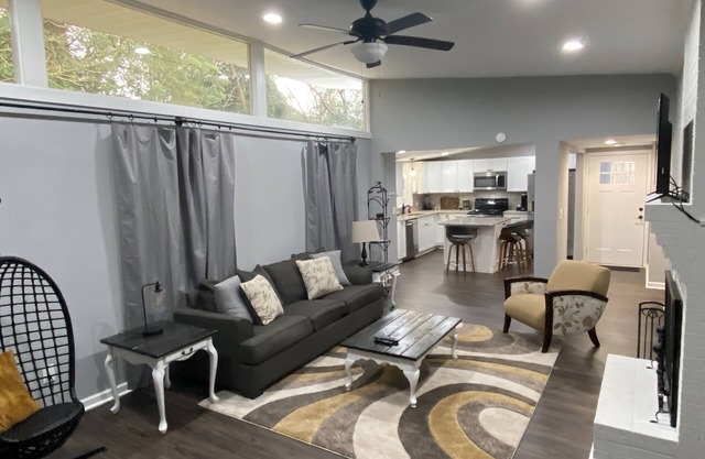 Vaulted Ceilings & Accent Windows-1 mile from CU