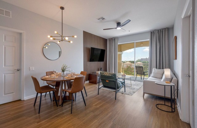 VC14-407 Fourth Floor - Near All Major Attractions