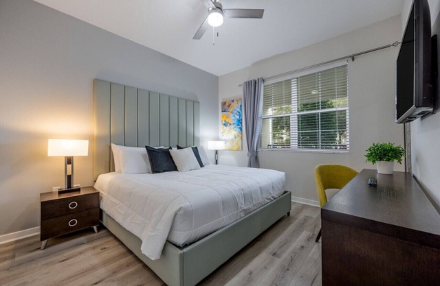 VCR2-106 - Deluxe Condo - 2 Bed