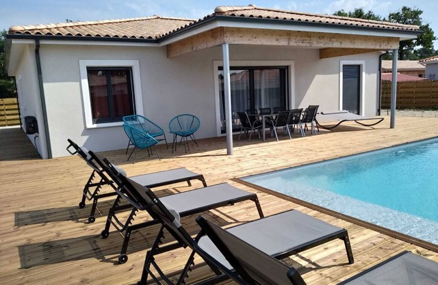 VENSAC MONTALIVET⭐️Villa 4 chambres⭐️piscine heated, clim⭐️WIFI -near the ocean