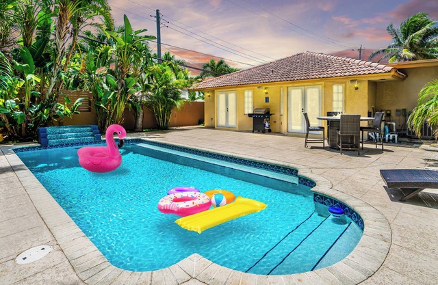 Ventur Vintage Beach House with Luxury Pool