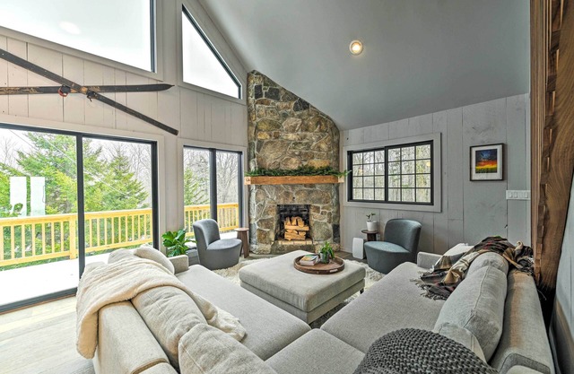 Vermont Ski Chalet ~ 5 Mi to Magic Mountain