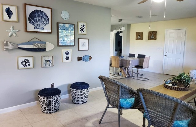 VeroHouse: 3BR 2BA, pet friendly, beautiful fenced back yard, quiet neighborhood