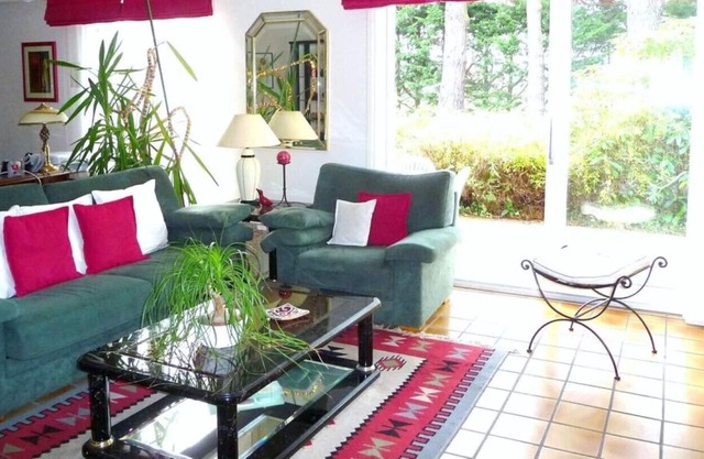 Very comfortable quiet house for 4 people, near sea and city