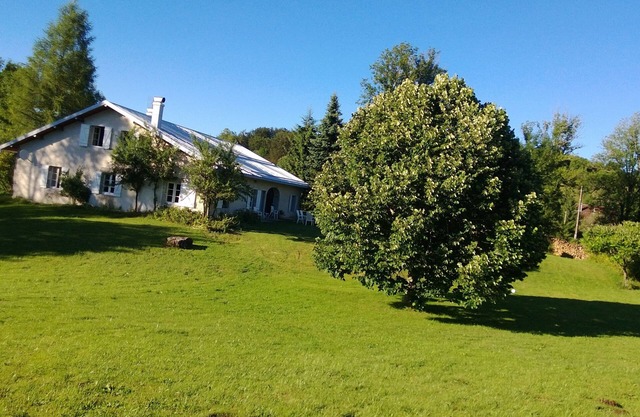 Very large farmhouse (XVIIIth century) restored, 6 bedrooms, 14 people