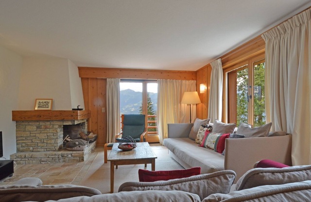 Very nice apartment at the heart of Verbier. It is located in 2 minutes of the central place, the sh