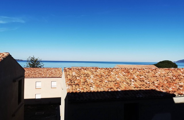 Very nice recent air-conditioned apartment in St Florent facing the sea.