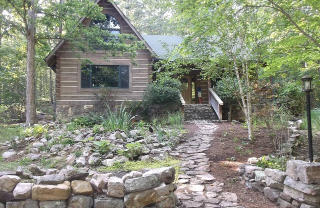 Very private luxury log home - Now with free 5G Wi-Fi!