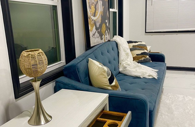 Veteran Stay 2 miles to post/food/shops/parks