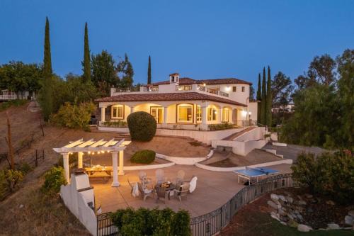 Via del Sur by AvantStay Private Spanish Villa w Views Walk to Wineries