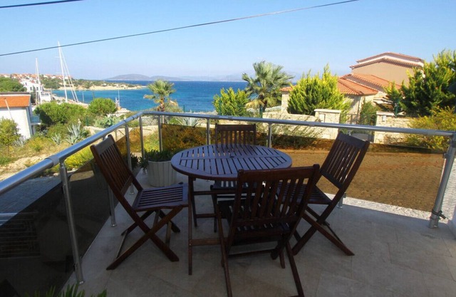 Vibrant Flat with Sea View near Sea in Cesme