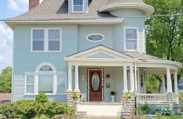 Victorian Carlinville home on Rt. 66