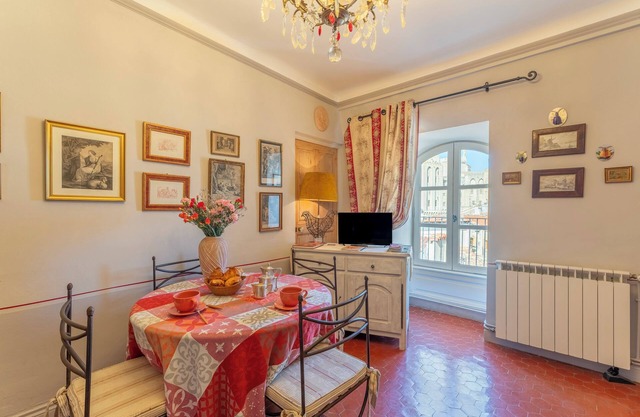 View of the Popes' Palace – Elegant air-conditioned apartment in the heart of Avignon