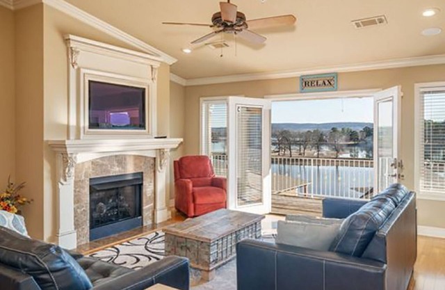 Views! Luxury Condo w/Gourmet Kitchen, Breathtaking Views