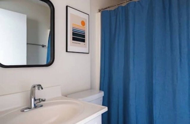 Views & Privacy! Sleeps 12, theater, hot tub, and pool table