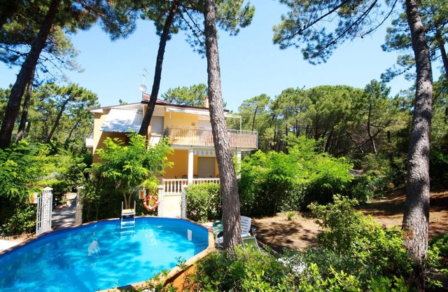 Villa Lidia super nice apartment 2 pools in wide park 2 min walk to the beach