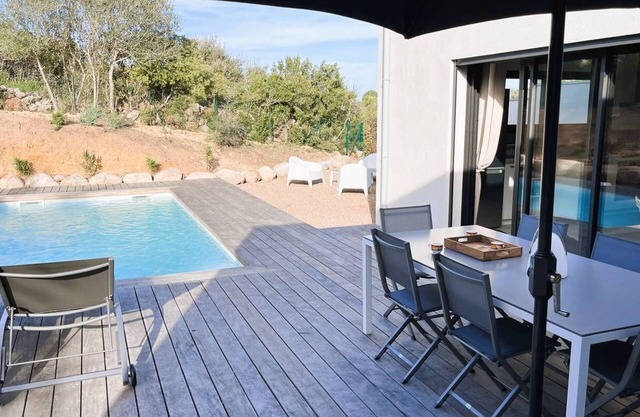 Villa Copains, 5 pers, piscine chauffée, 5 mn plage